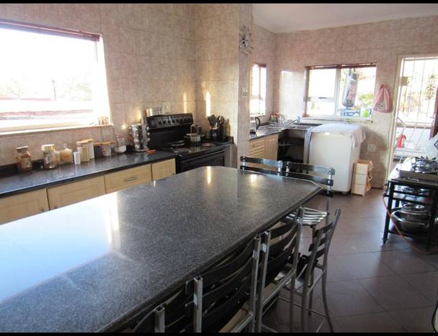 6 BEDROOM HOUSE FOR SALE IN PROCLAMATION HILL